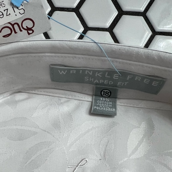 NWT foxcroft wrinkle free button down shirt sizes 16 and 18 floral - Picture 4 of 9